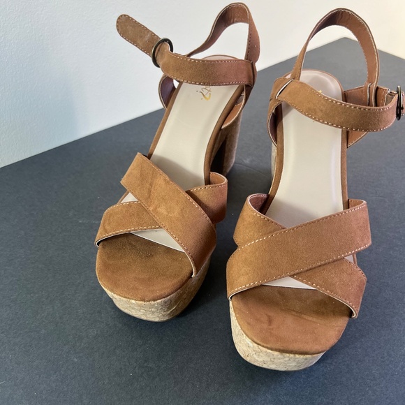 Platform - Picture 3 of 7